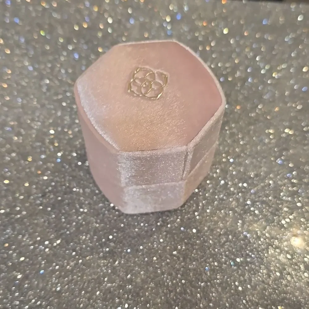 Kendra‎ Scott Davis Velvet Box- Blush